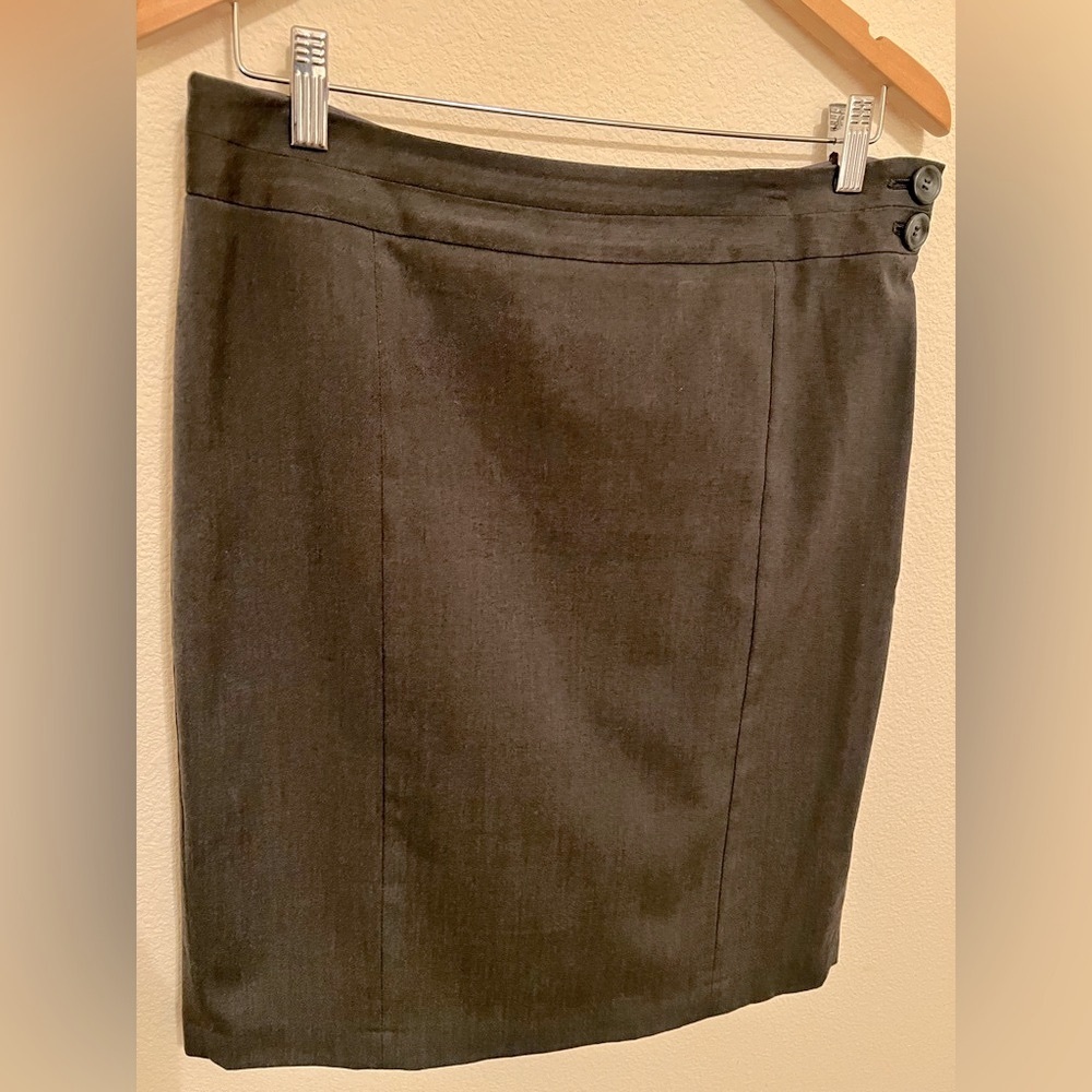 The Limited Skirt Double Back Slits Side zipper and Buttons - Picture 1 of 9